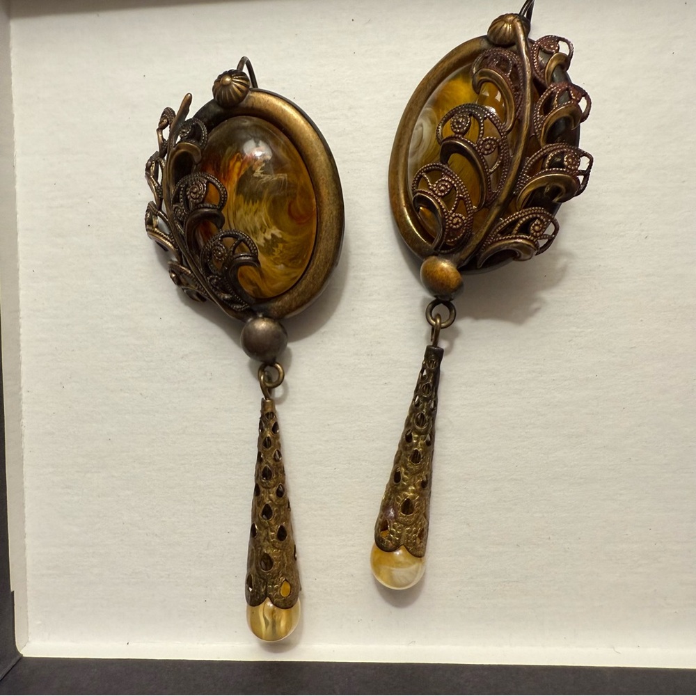 5 for $25!! RARE Vintage Art Nouveau Smoke Dangle Earrings. - Picture 7 of 8